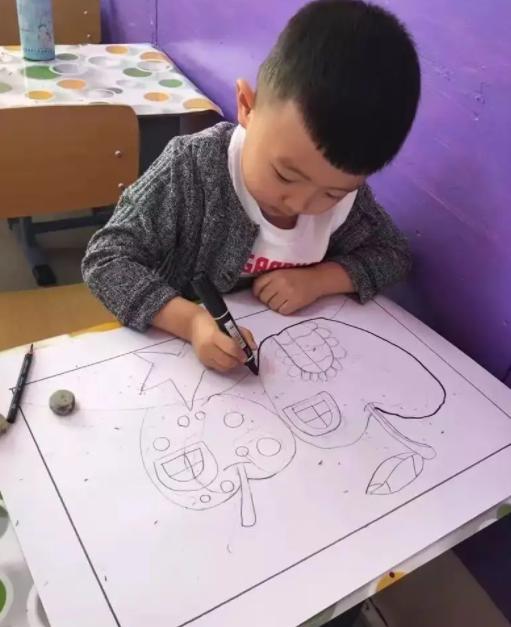 江南布衣童装再现诡异画风,江南布衣童装事件对中国的影响