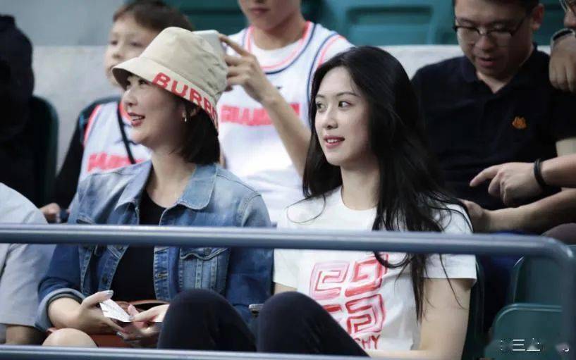 女篮颜值天花板李梦,女篮王思雨成长之路