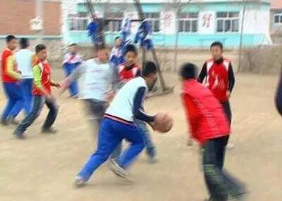 篮球场用什么材料做,室内篮球场地面用什么材料