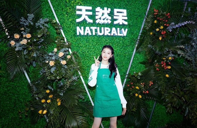 欧阳娜娜自曝借品牌衣服曾经被拒,欧阳娜娜曝天价片酬