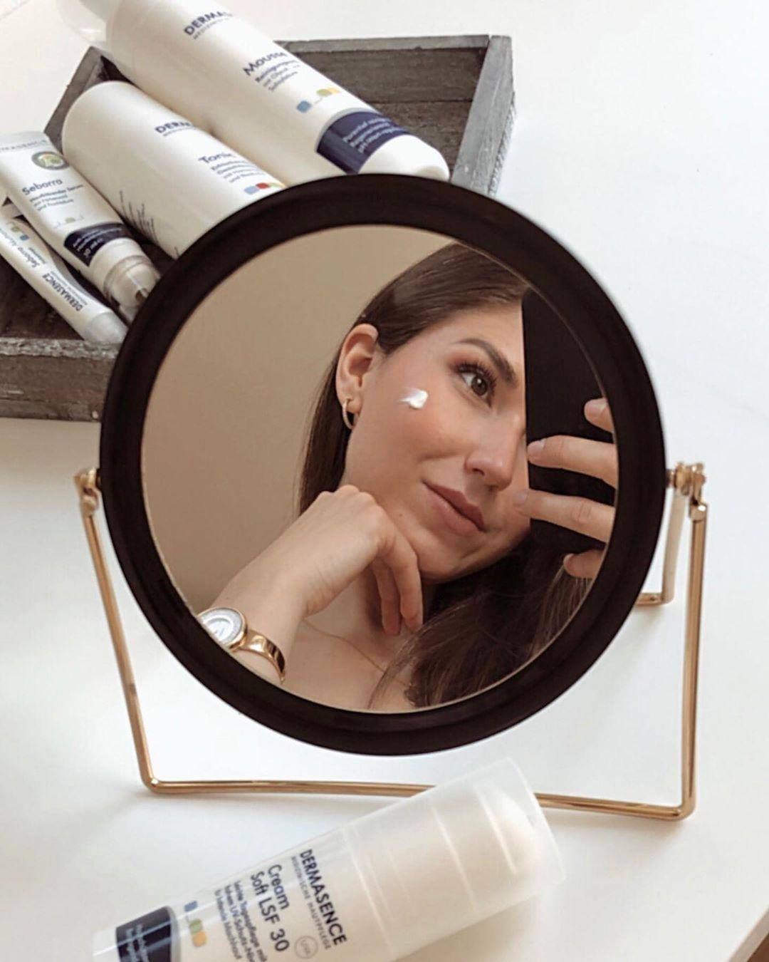 假期治痘最佳时期,如何快速消除熬夜痘