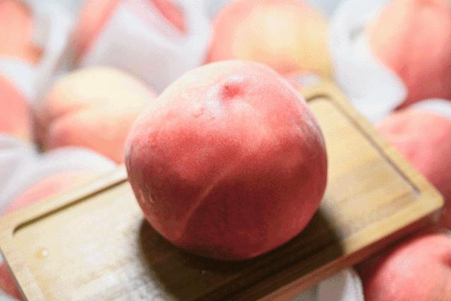 挑选桃子的正确方式,你知道如何正确挑选水果吗