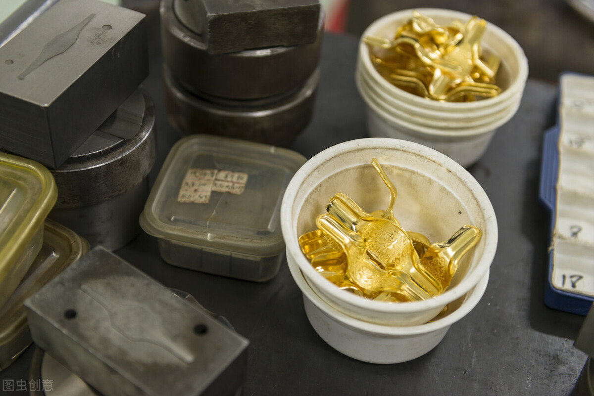 黄金首饰怎么清洗才光亮如新,黄金首饰怎么洗才能洗干净