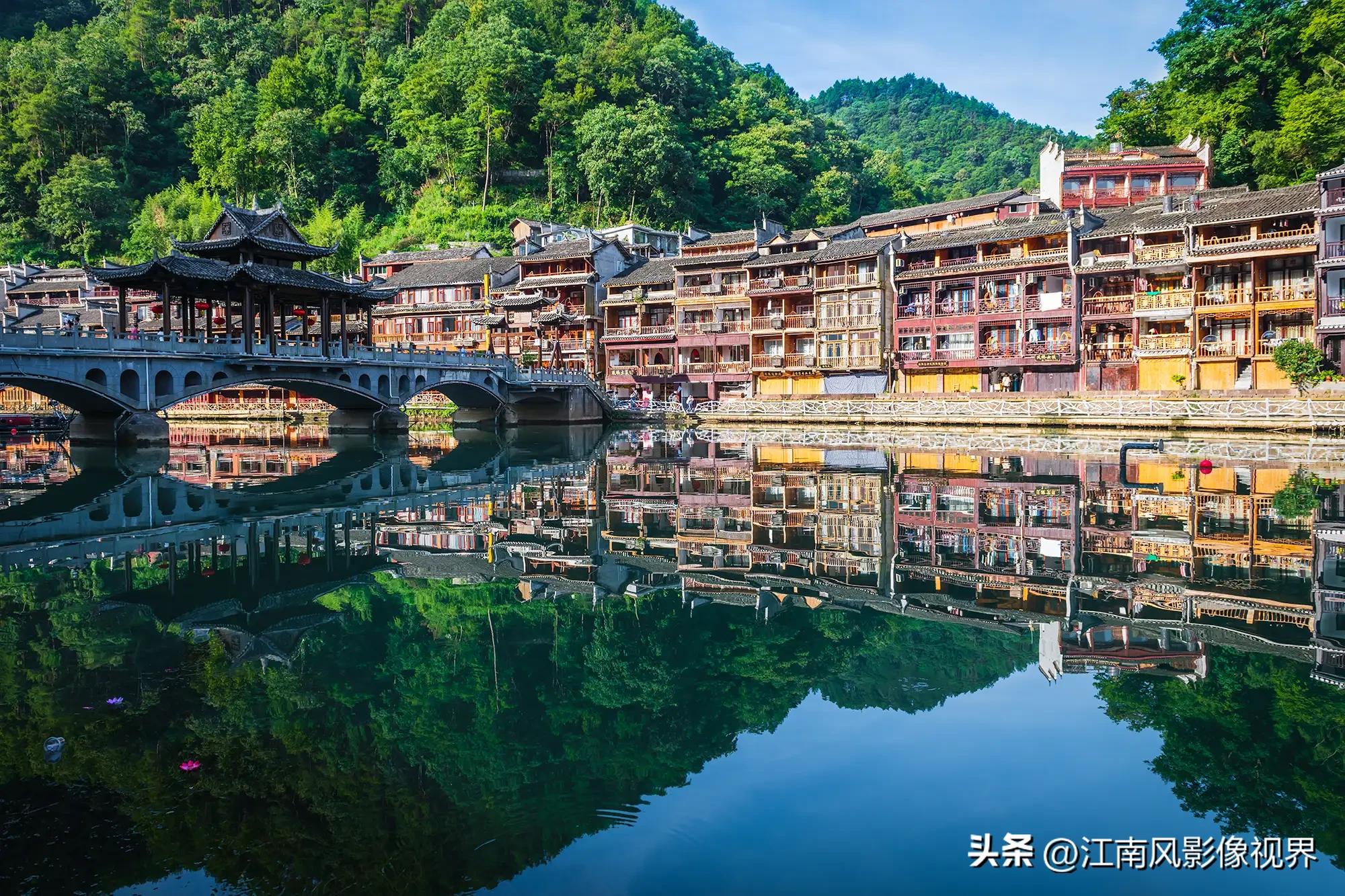 沈从文的凤凰古城之美,沈从文笔下的边城古镇