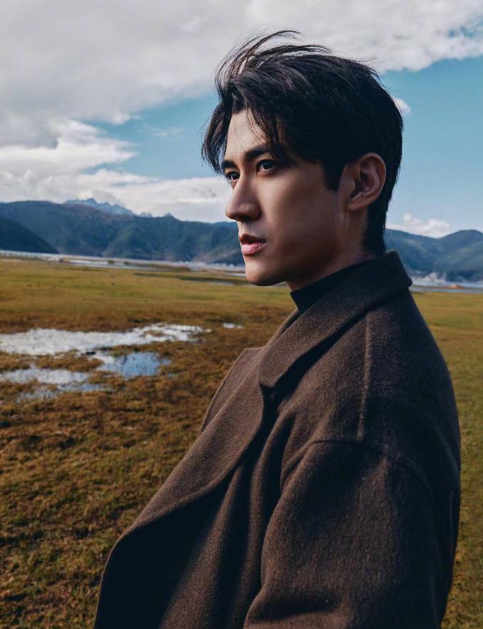 李治廷直筒裤穿搭,李治廷穿格子西装