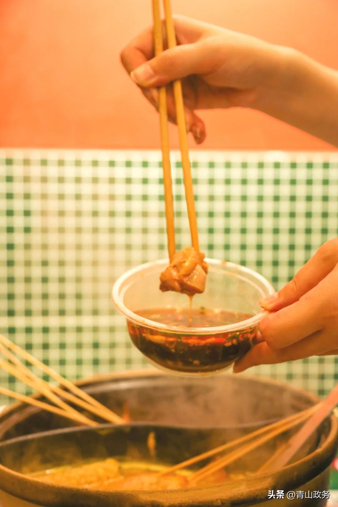 打卡恩施街｜在小马驹港式打边炉，组一个“朋克养生”局