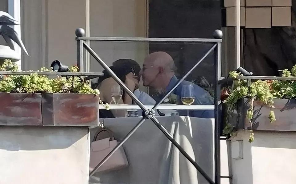 擅长和成功男士互动的淘金者，精通斩男术的首富情人桑切斯上位史