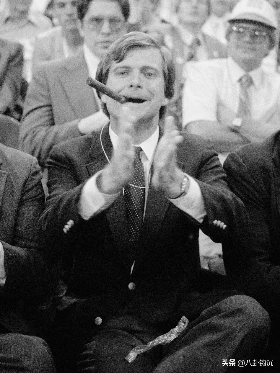 他打造了美国政治史最脏竞选，却被命运掐断了脖子