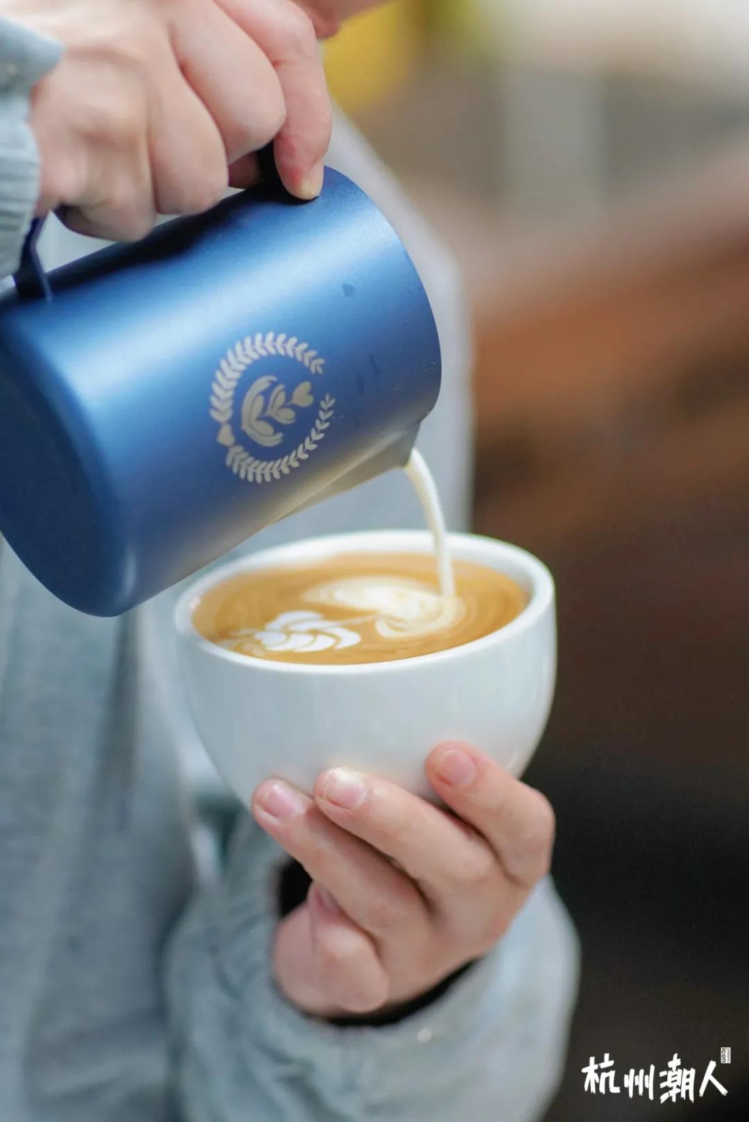 杭州「社区咖啡」大佬，打工人的续命水上新了