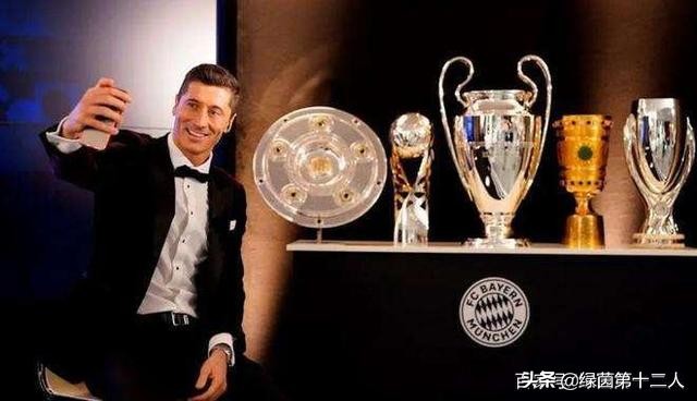 莱万c罗金球奖,2021金球奖梅西和莱万表现