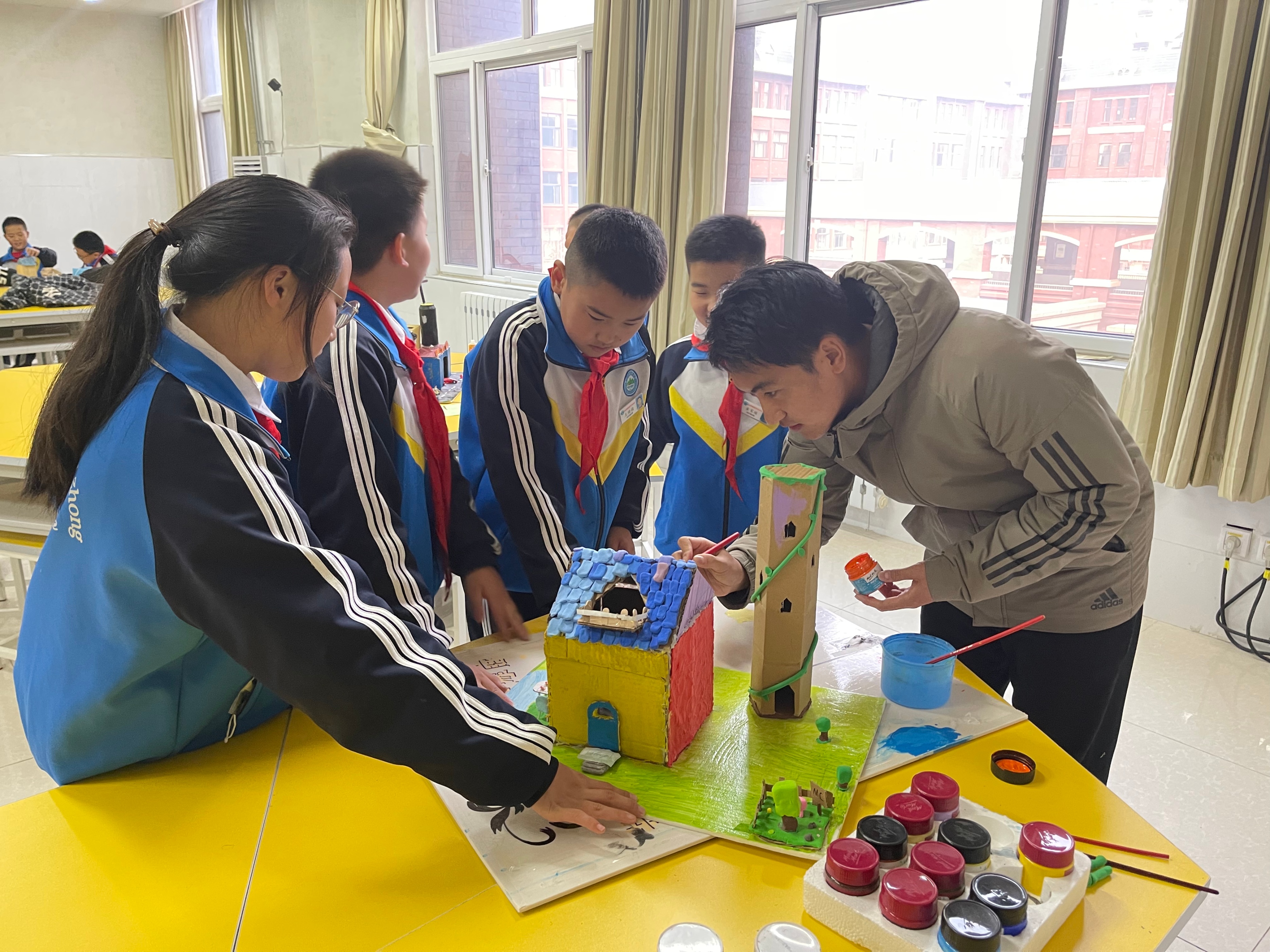 寮樹俊寤哄伐鍩硅,寮樹俊鏁欏