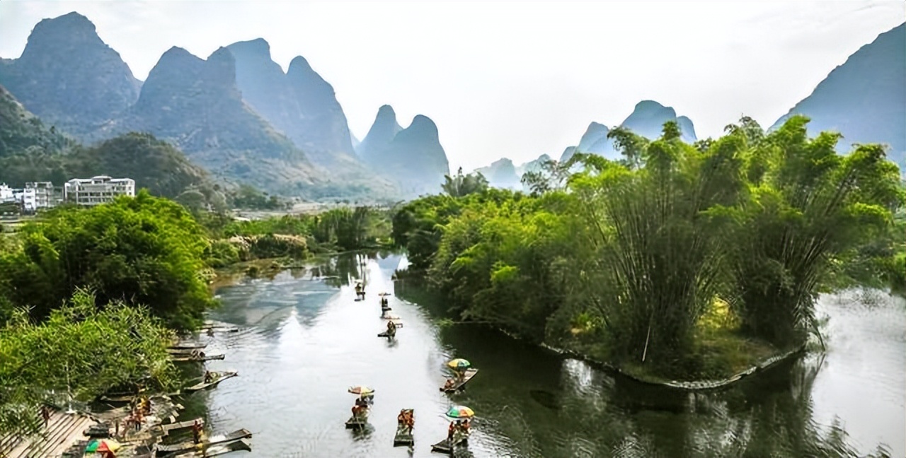 这满江碧透的水，秀拔云天的山，莫非就是马良当年留下的画卷！