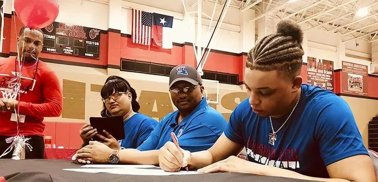 我的阿胖，无限猖狂！网红小胖洛夫顿入驻孟菲斯