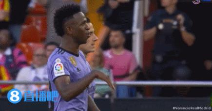 赤裸裸耍流氓,打人的维尼修斯成了受害者,皇马球员有免死金牌