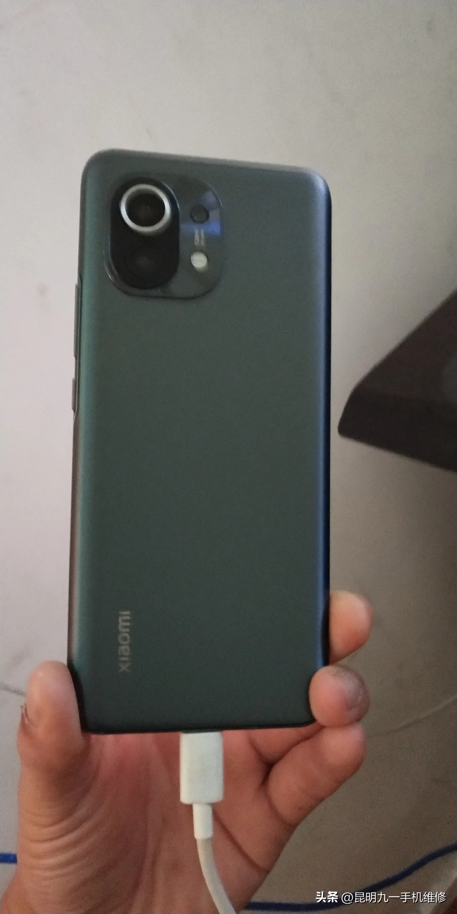 小米ultra突然黑屏死机,小米11pro死机黑屏无反应