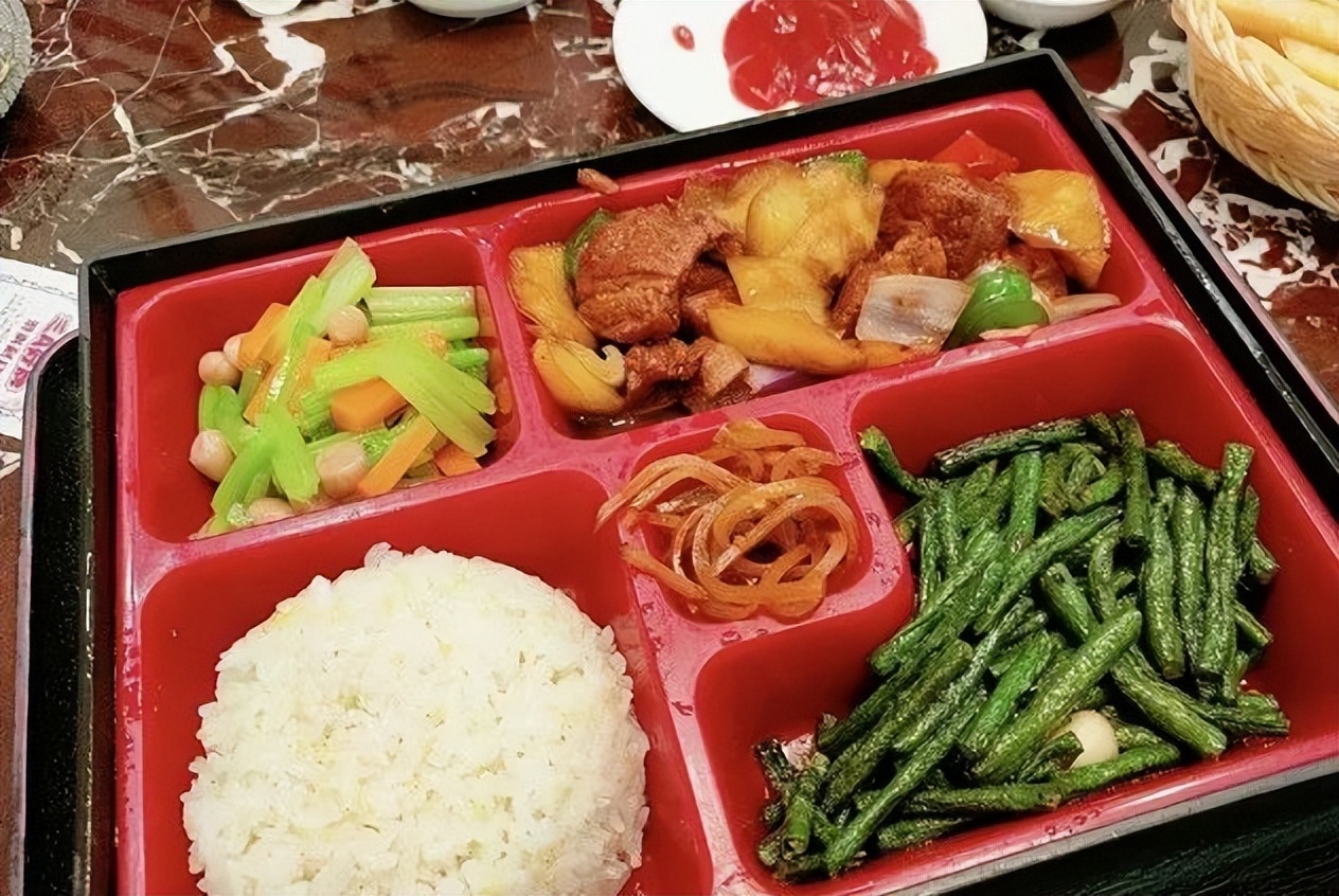 红极一时的商店落寞如何起死回生,风靡一时的奶茶店去哪了