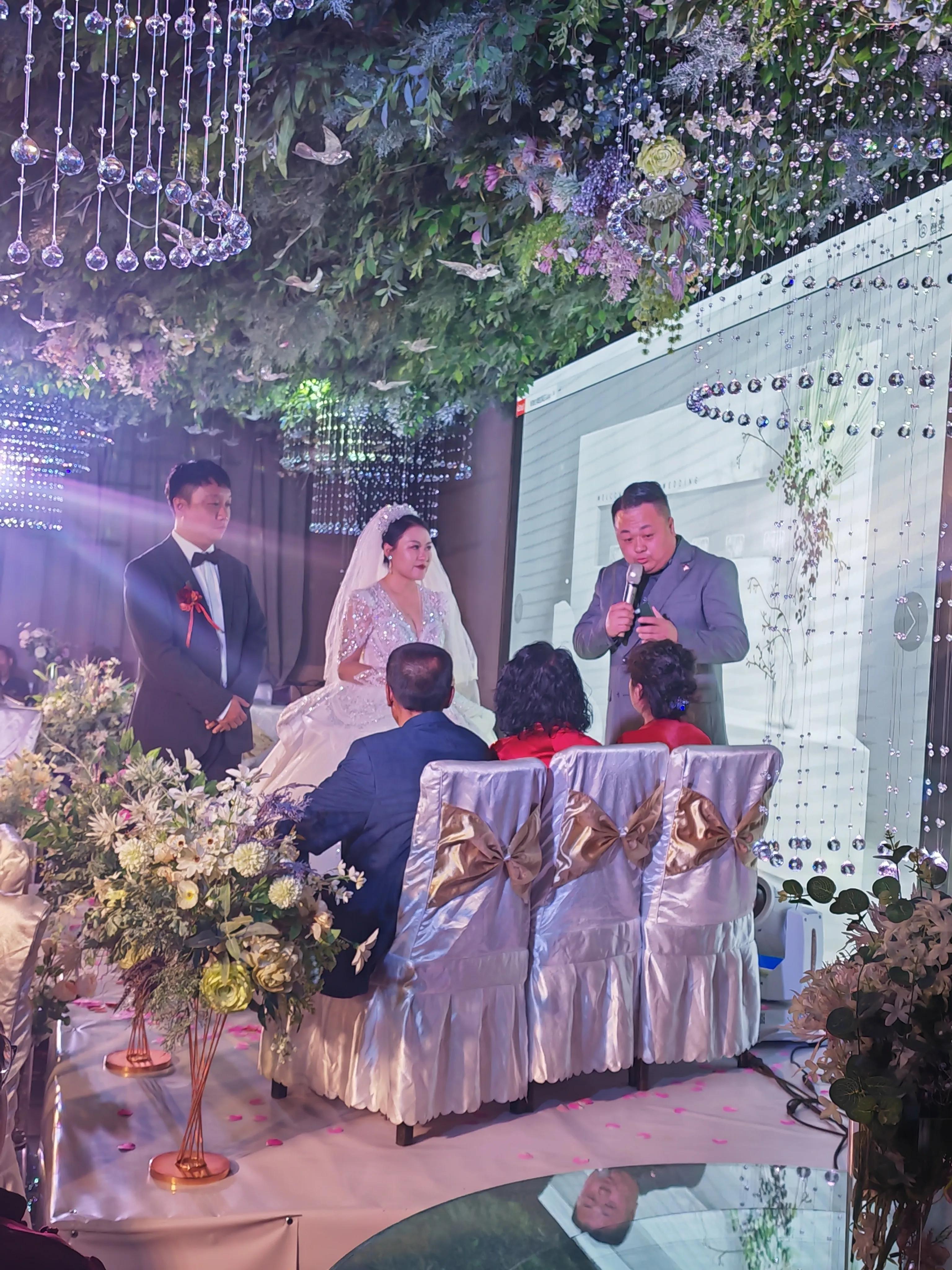 参加侄媳潘雪家的婚礼答谢宴