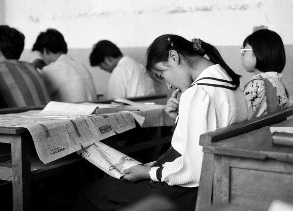 她用20盘录像带揭露和30个导演的“丑事”，退圈20年后又复出了