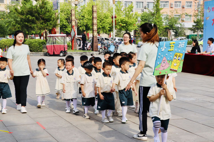 幼儿园小手拉大手运动会,大手拉小手幼儿园亲子活动