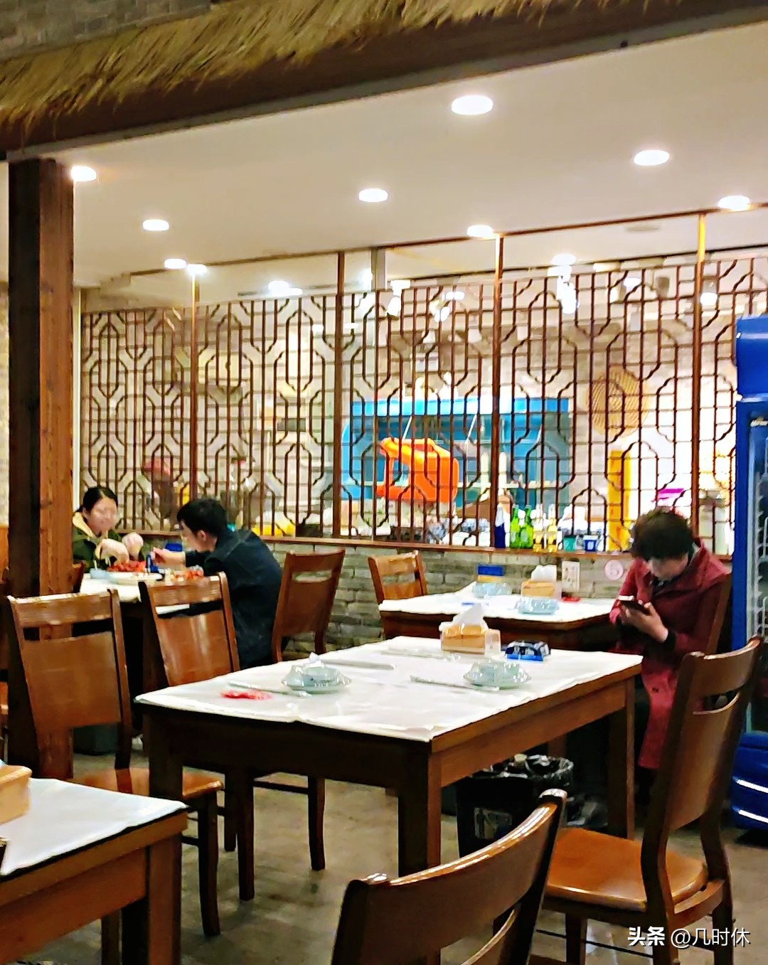 夜宵小龙虾啤酒,吃小龙虾喝啤酒的季节