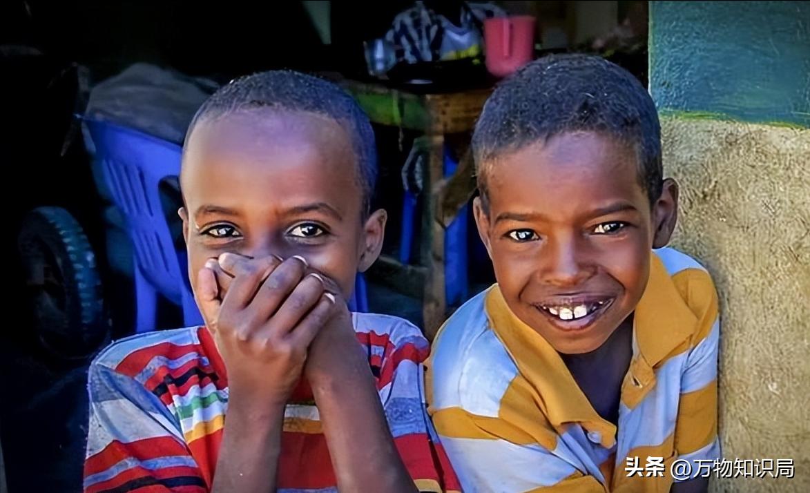 非洲索马里兰人用麻袋装钱，却个个瘦骨嶙峋，这是为什么