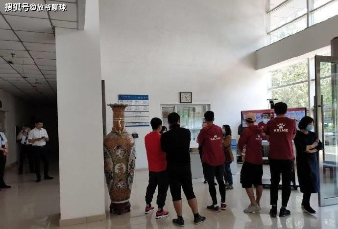 履历亮眼的足协新主席宋凯，能管好足球这个烂摊子吗？