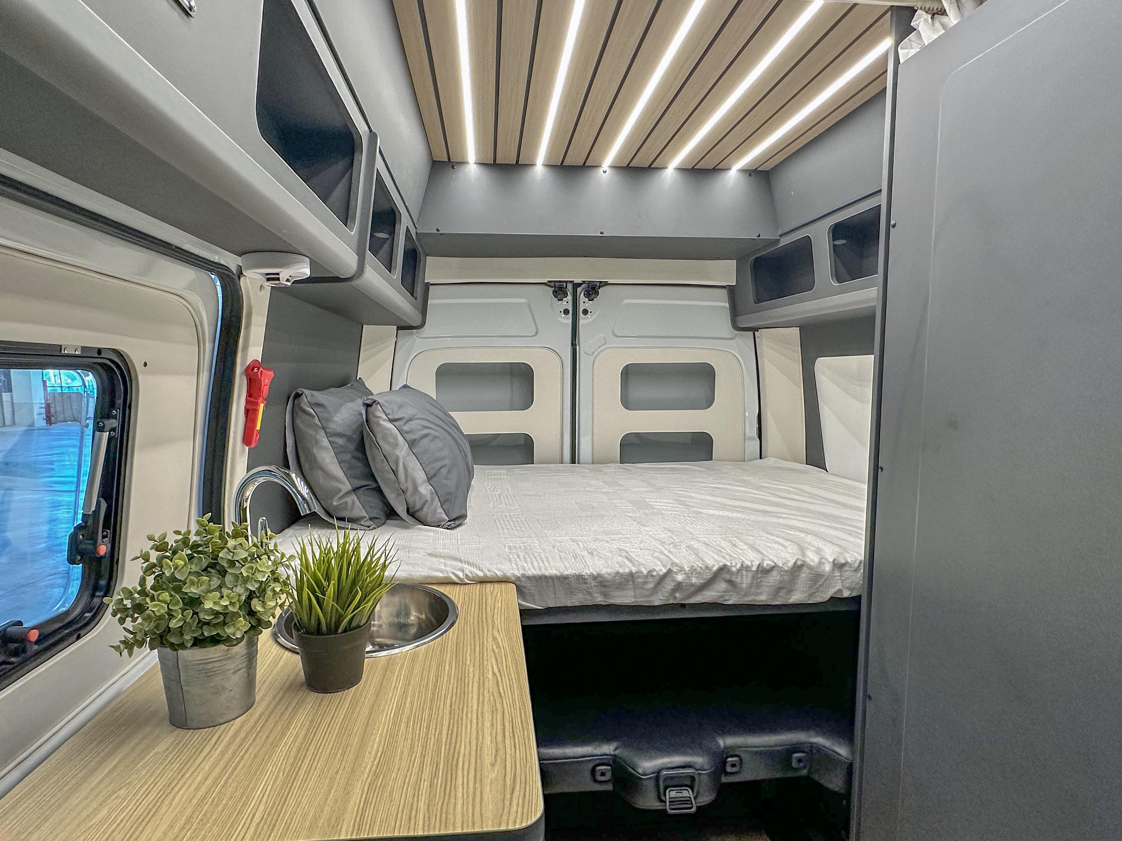 国内能买到的vanlife风格房车,vanlife升顶大床房车最新款