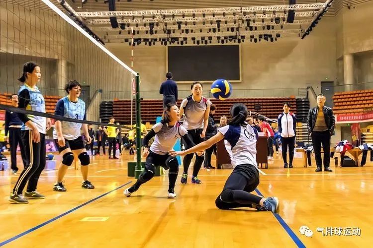 气排球二次球转移进攻战术,气排球比赛战术训练视频