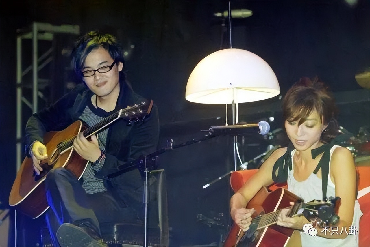 以前因为爱情现在因为钱,当初因为钱在一起后来变成了爱