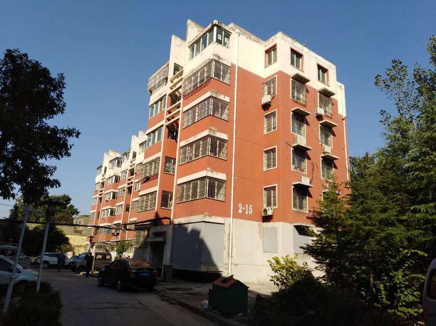 一男子十万买8套房,一男子用十万买了8套房