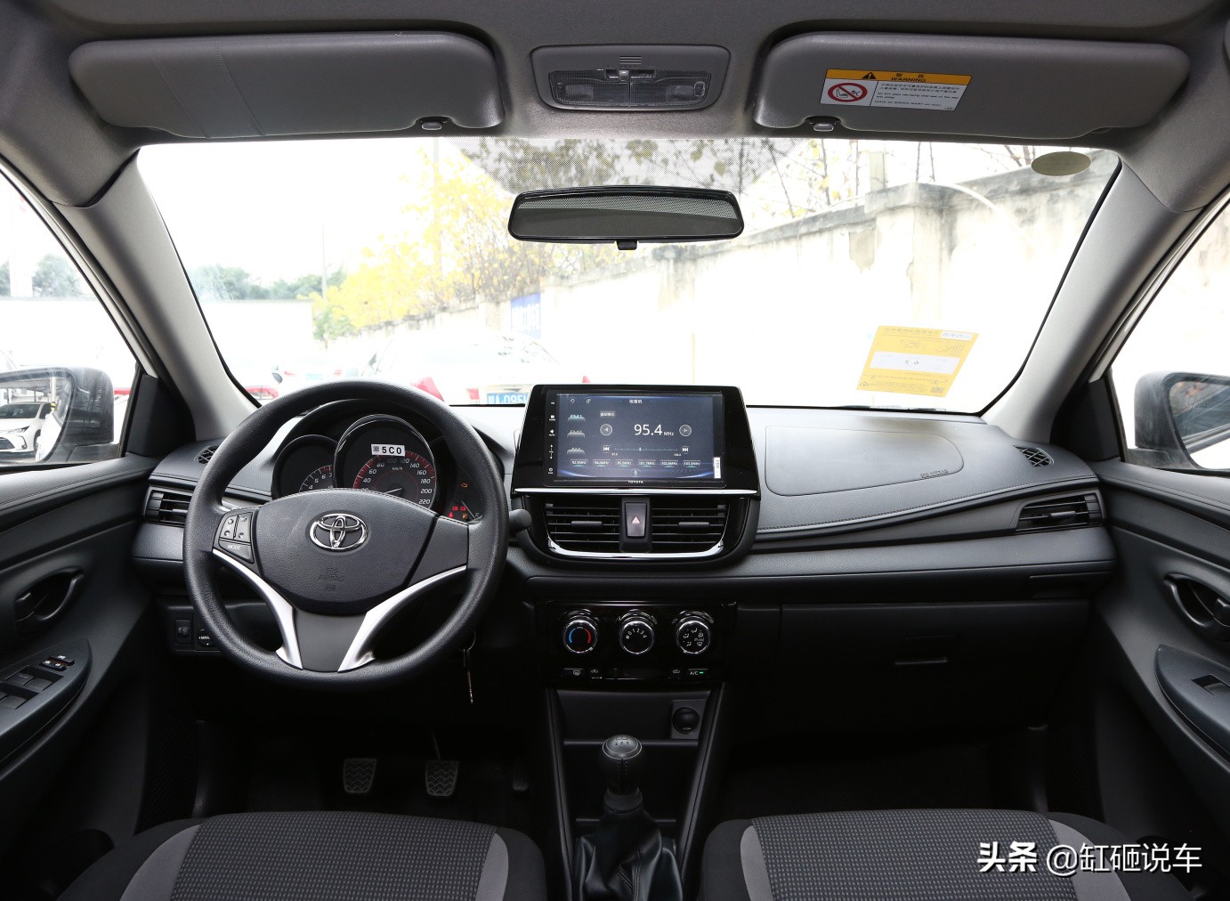 丰田三厢车哪一款值得入手,省油质量好耐用动力好的丰田suv车