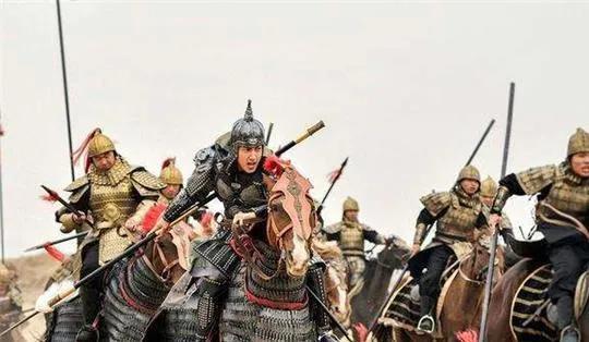 最经典的太监念圣旨,太监宣圣旨念错一字救了1000人