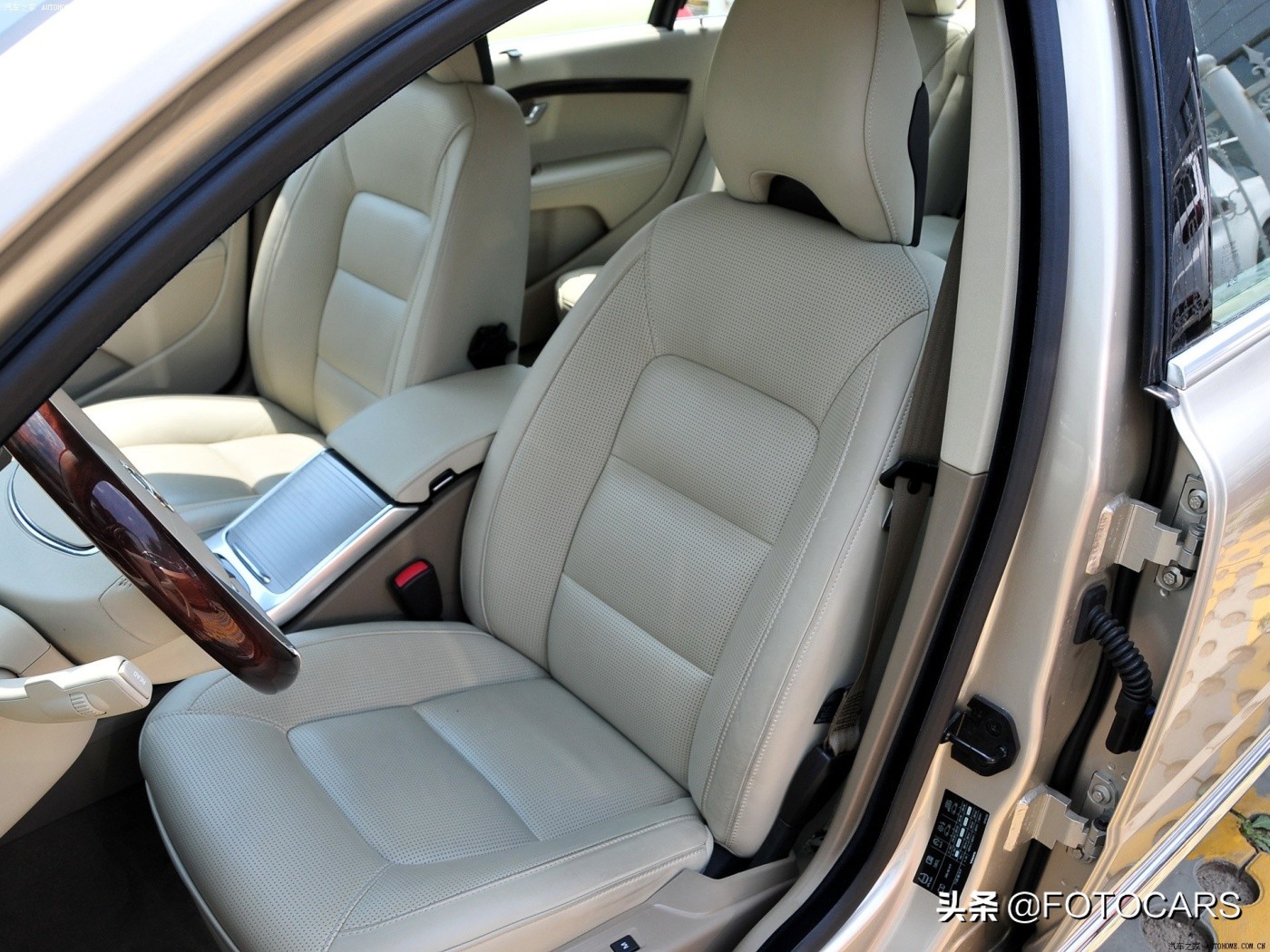 沃尔沃s80l内饰后视镜,沃尔沃s80l内饰碳纤维