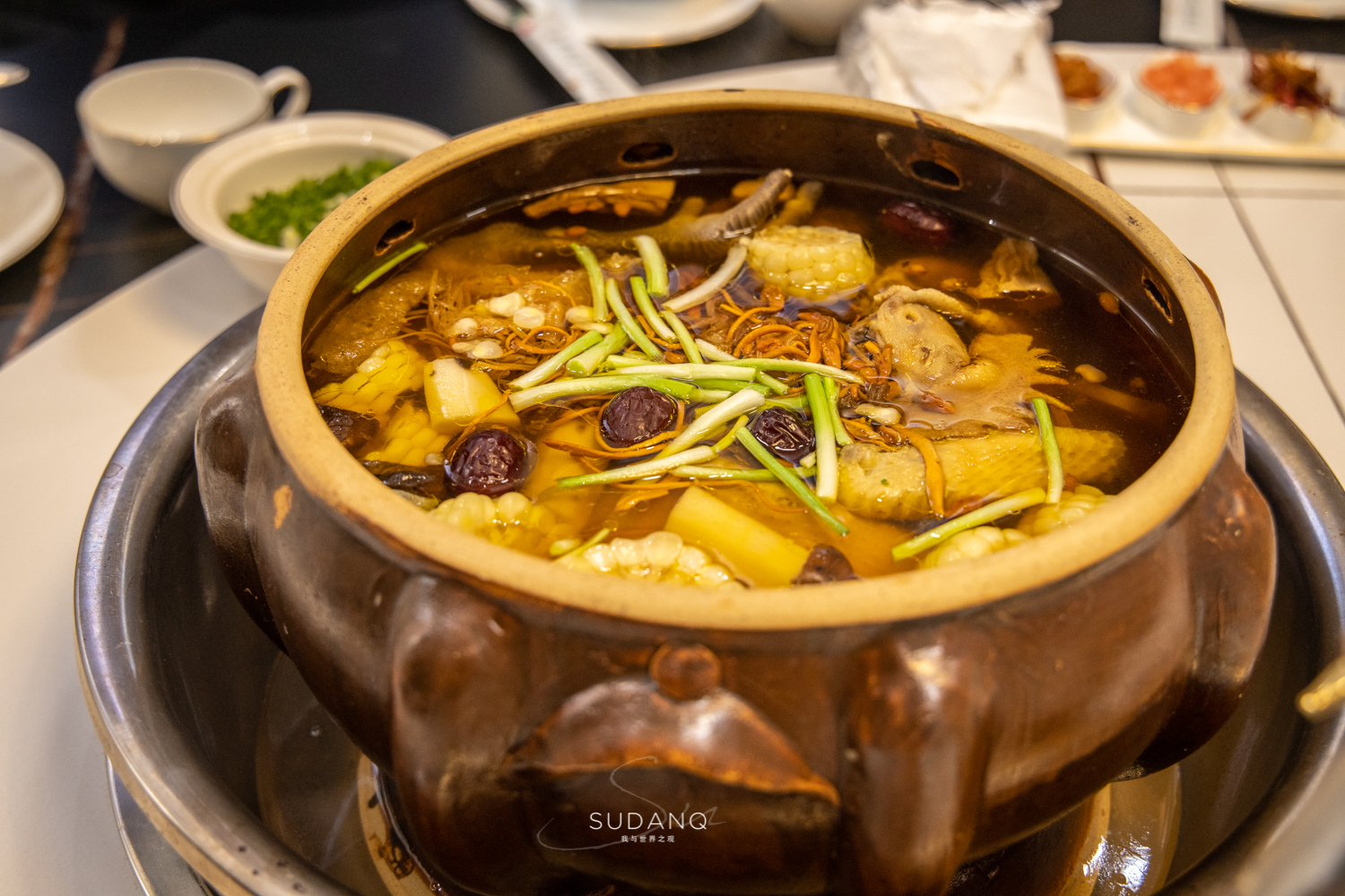 你认识“盬”字吗？重庆山区才能吃到的百年盬子鸡，差点灭迹