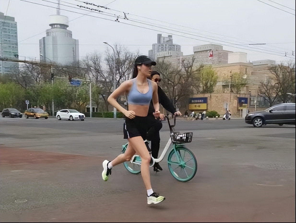 谷爱凌运动写真照片,谷爱凌晒骑马照