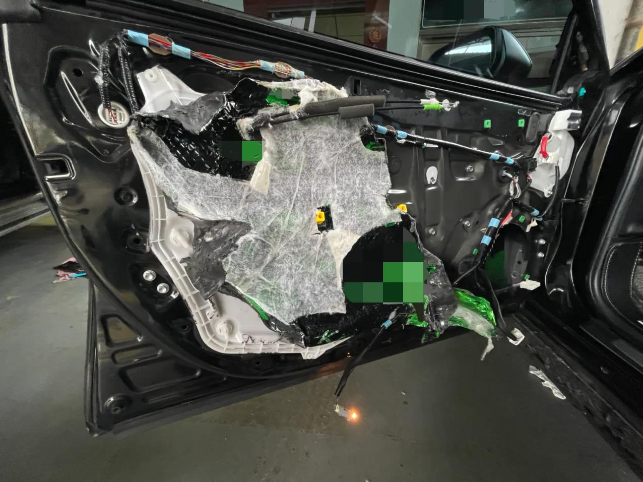 凯美瑞2.5g豪华版音响改装案例,凯美瑞六代升级改装深圳