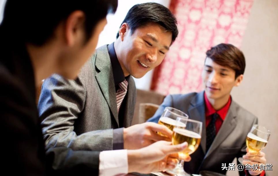 酒桌上的敬酒术嘴笨人必学,酒桌上轮到你敬酒别傻坐着