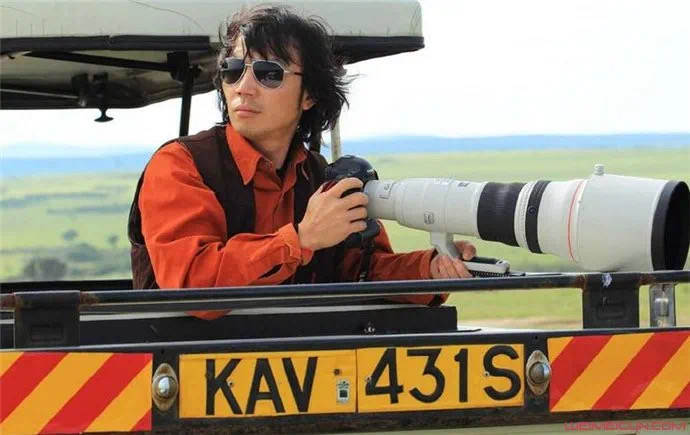 54岁四川男人,开蛋糕店身家20亿,离婚后玩摄影去过53次非洲