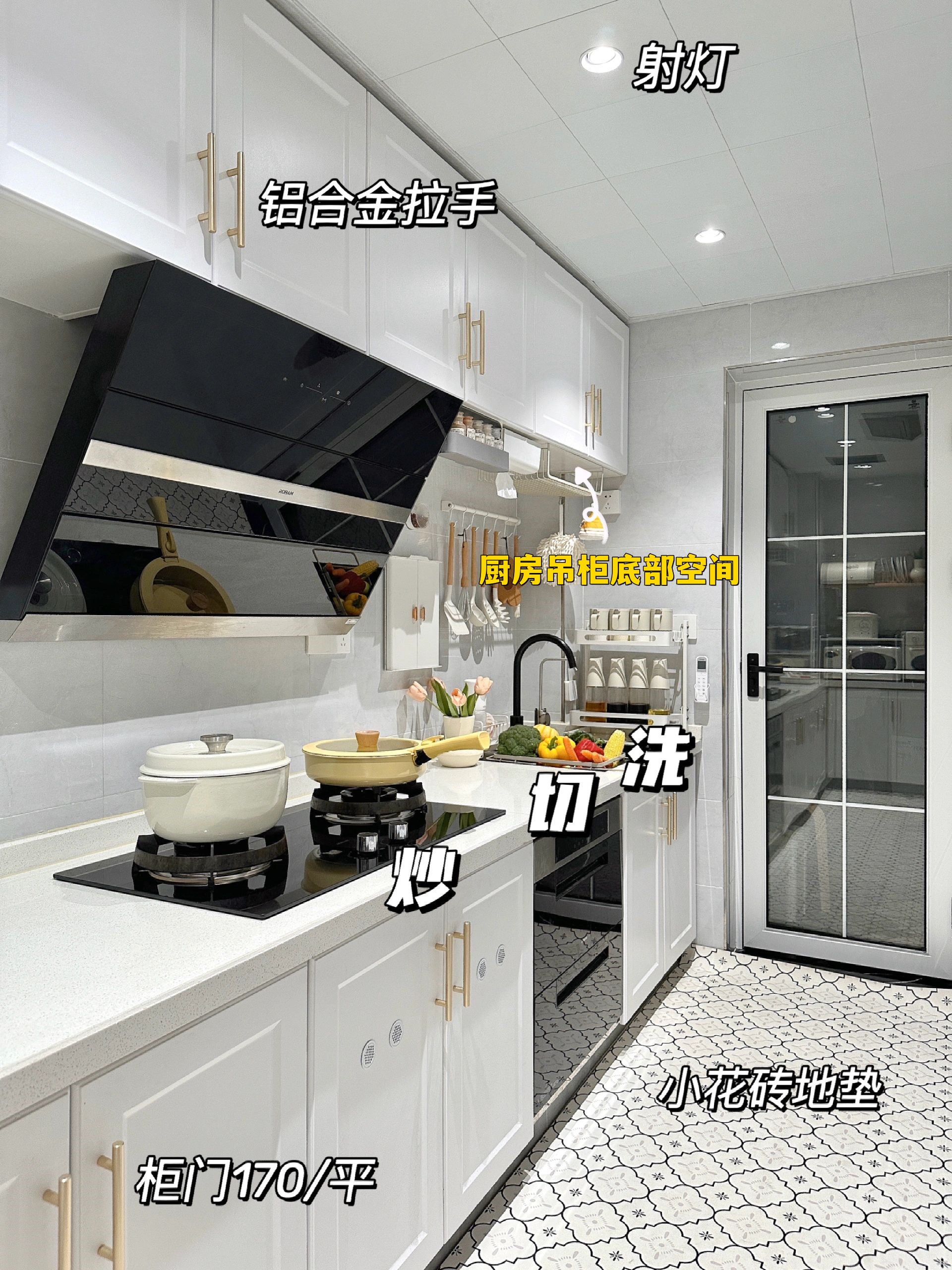 浴室柱子与墙之间收纳设计,定制衣柜空间超强收纳设计