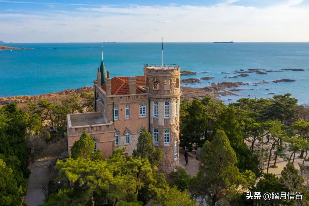 被誉为“东方瑞士”的青岛，有太多的海边浪漫