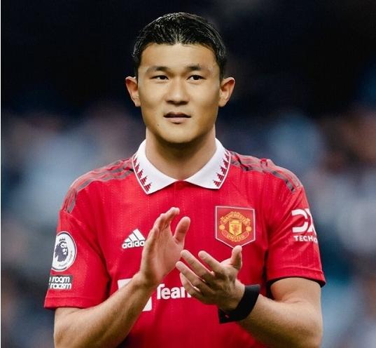 金民在转会曼联确定!转会费850亿年薪130亿完成