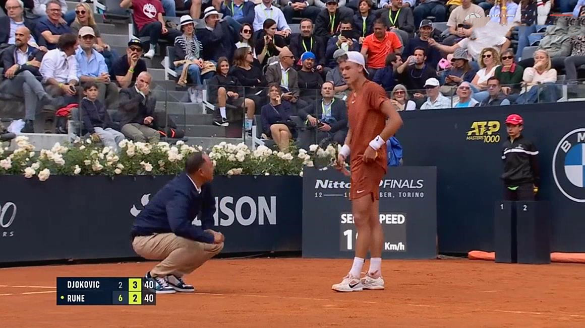 德约科维奇澳网靠误判赢瓦林卡,德约科维奇比赛误打裁判