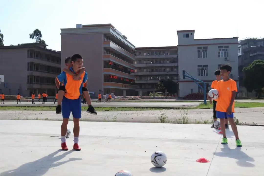 乾坤未定你我皆是黑马毕业典礼,毕业生演讲乾坤未定你我皆是黑马