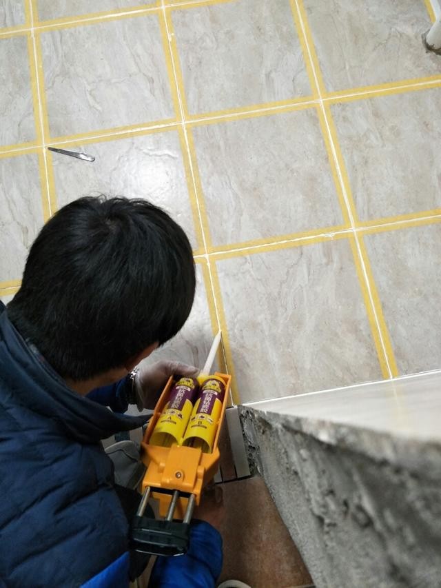 美缝剂凝固后咋辨别质量好坏,瓷砖美缝剂好坏的鉴别方法