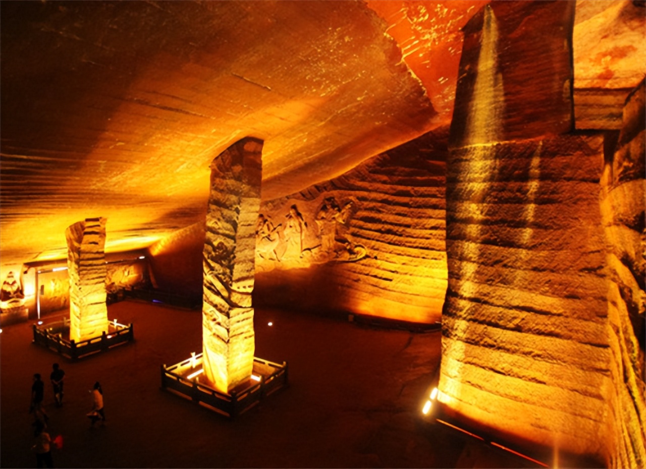 浙江水塘抽干发现宫殿,水潭被村民抽干后惊现千年宫殿