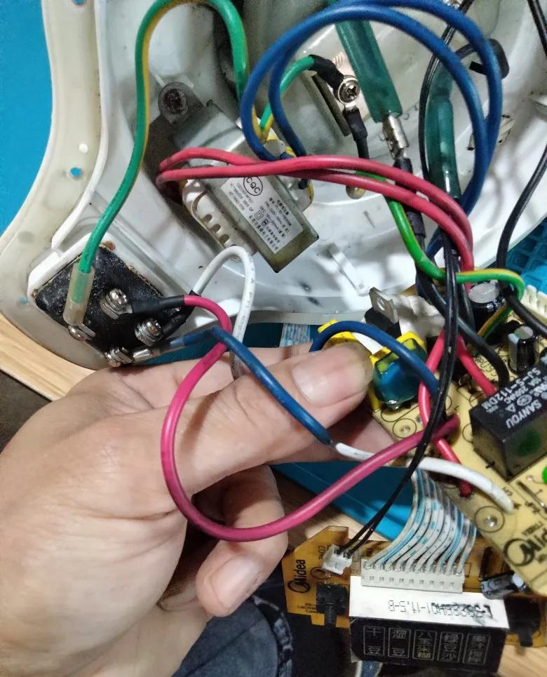 美的豆浆机电路板在哪个位置,美的豆浆机电路图