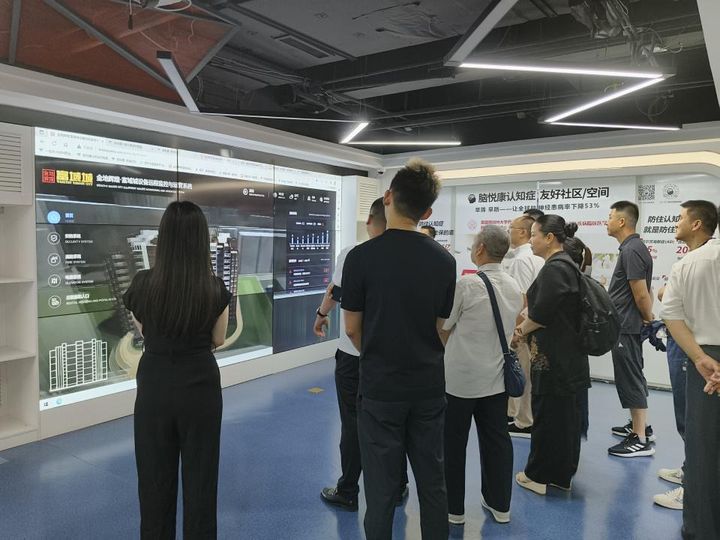 四川闽南商会走进新新盛唐集团，一生健康从“头”开始