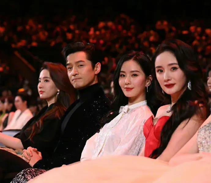 今天我来告诉你女声版视频,东方明珠到底在什么地方