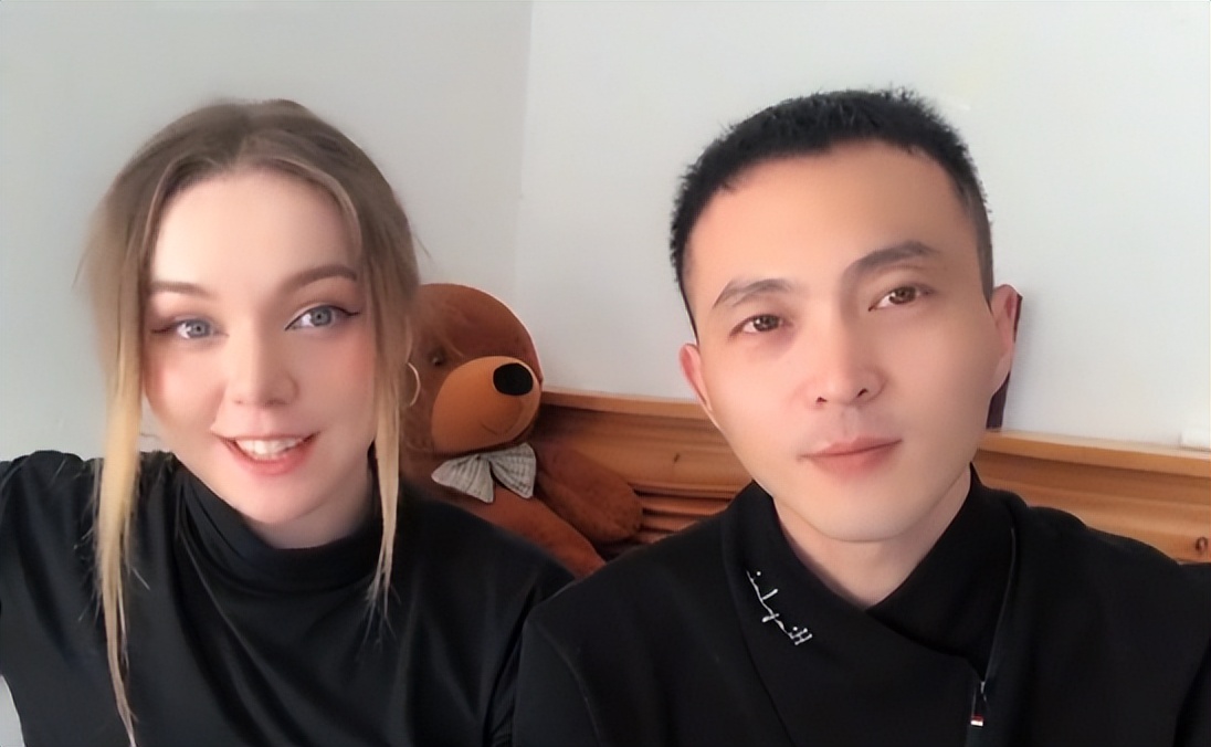 俄罗斯美女嫁给东北3婚男人，夫妻恩爱，网友感慨：他太幸运了