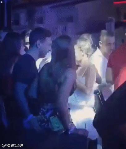 盘点足球场上的令人羡慕的爱情,足球界里让人羡慕的爱情